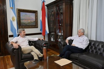 El intendente mantuvo un encuentro con el gobernador de la provincia. El intendente mantuvo un encuentro con el gobernador de la provincia.