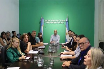 Los gremios esperan tratar además las condiciones laborales del sector público. Los gremios esperan tratar además las condiciones laborales del sector público.