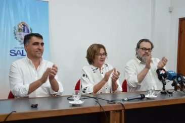 Andrés Lima entregó la intendencia de Salto a Ingrid Urroz. Andrés Lima entregó la intendencia de Salto a Ingrid Urroz.