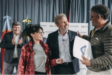 Reiteró que el gobierno provincial trabaja por “el sueño de la vivienda propia”. Reiteró que el gobierno provincial trabaja por “el sueño de la vivienda propia”.