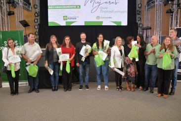 Estas mujeres han sido elegidas por los referentes de cada barrio de la ciudad. Estas mujeres han sido elegidas por los referentes de cada barrio de la ciudad.