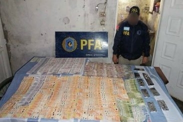 Parte del dinero incautado en los allanamientos Parte del dinero incautado en los allanamientos