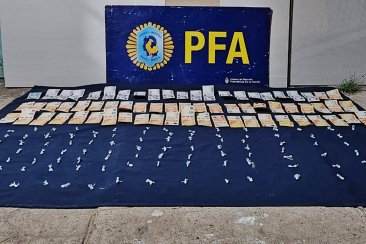Medio kilo de cocaina fraccionada y más de $500 mil incautados en Concordia. Medio kilo de cocaina fraccionada y más de $500 mil incautados en Concordia.