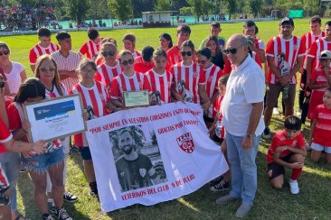 Los familiares de Enzo Goya estuvieron presentes en el incio del Torneo. Los familiares de Enzo Goya estuvieron presentes en el incio del Torneo.