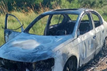 Cuatro policías investigados y un auto que apareció quemado en la ruta 14. Cuatro policías investigados y un auto que apareció quemado en la ruta 14.