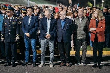 Frigerio estuvo en la vigilia en homenaje a los caídos en Malvinas Frigerio estuvo en la vigilia en homenaje a los caídos en Malvinas