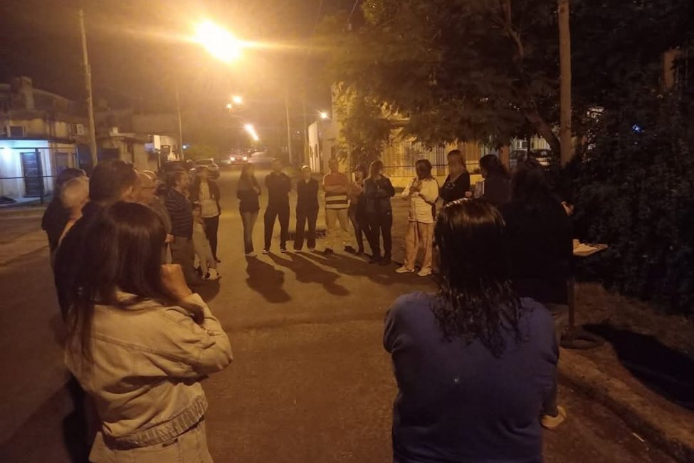 Vecinos del barrio Hípico explicaro porque llegaron a pedir la presencia del Jefe Departamental de Policía