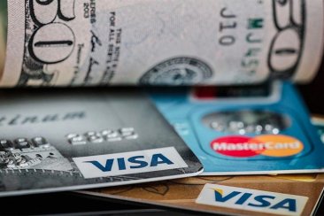 Se mantendrán los recargos sobre el turismo y los pagos con tarjeta en dólares. Se mantendrán los recargos sobre el turismo y los pagos con tarjeta en dólares.