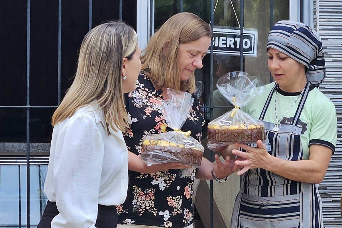 La ministra Berisso visit&oacute; emprendimientos em Los Charr&uacute;as.