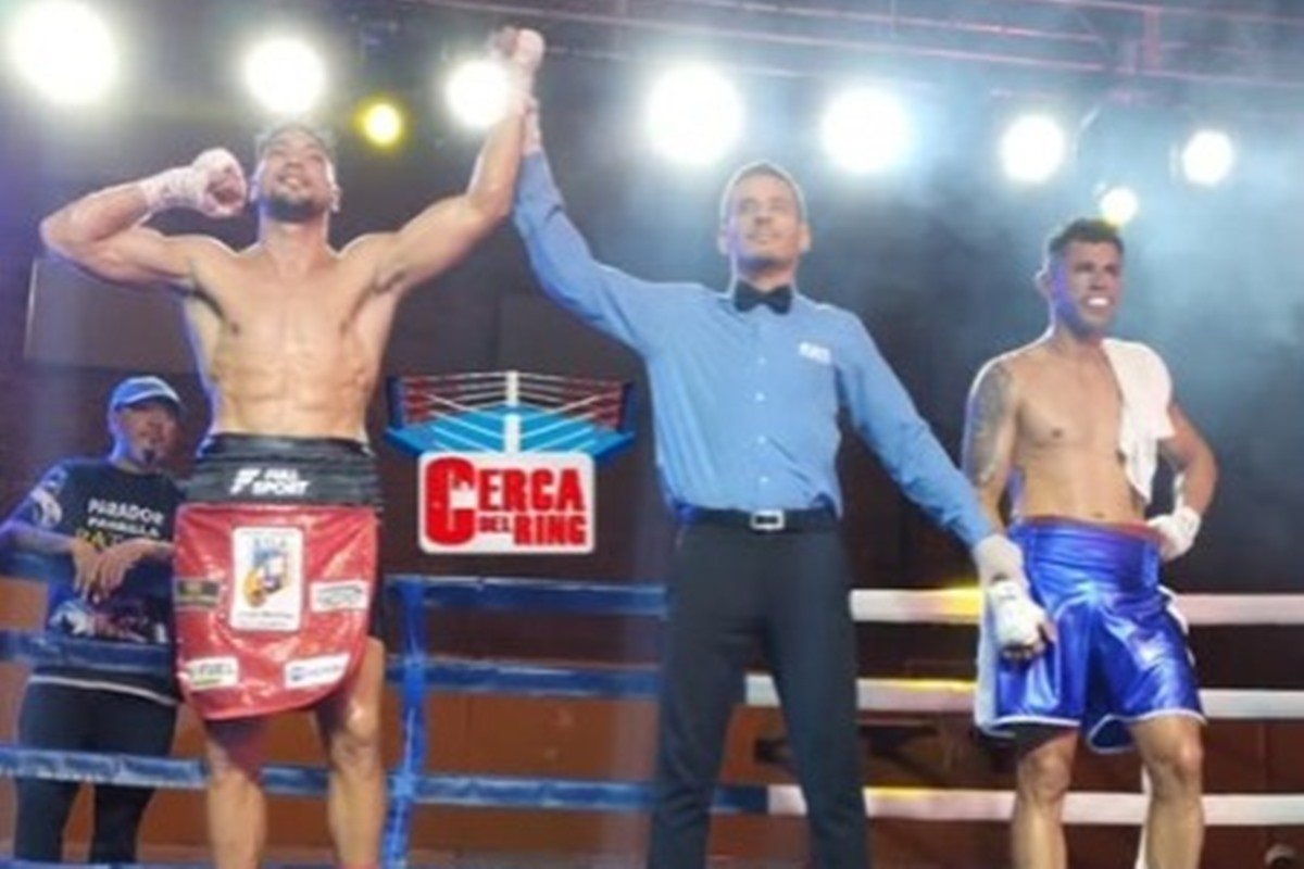 El concordiense con pantalones azules en la decisi&oacute;n de los jueces.