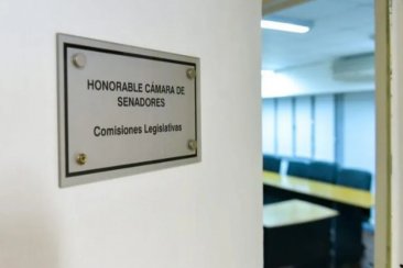 La división se debe a que UPCN anunció que se retiraba de la Intersindical. La división se debe a que UPCN anunció que se retiraba de la Intersindical.