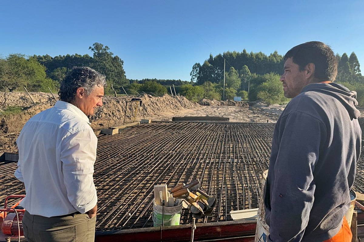 El intendente Bravo en su recorrida por la obra.