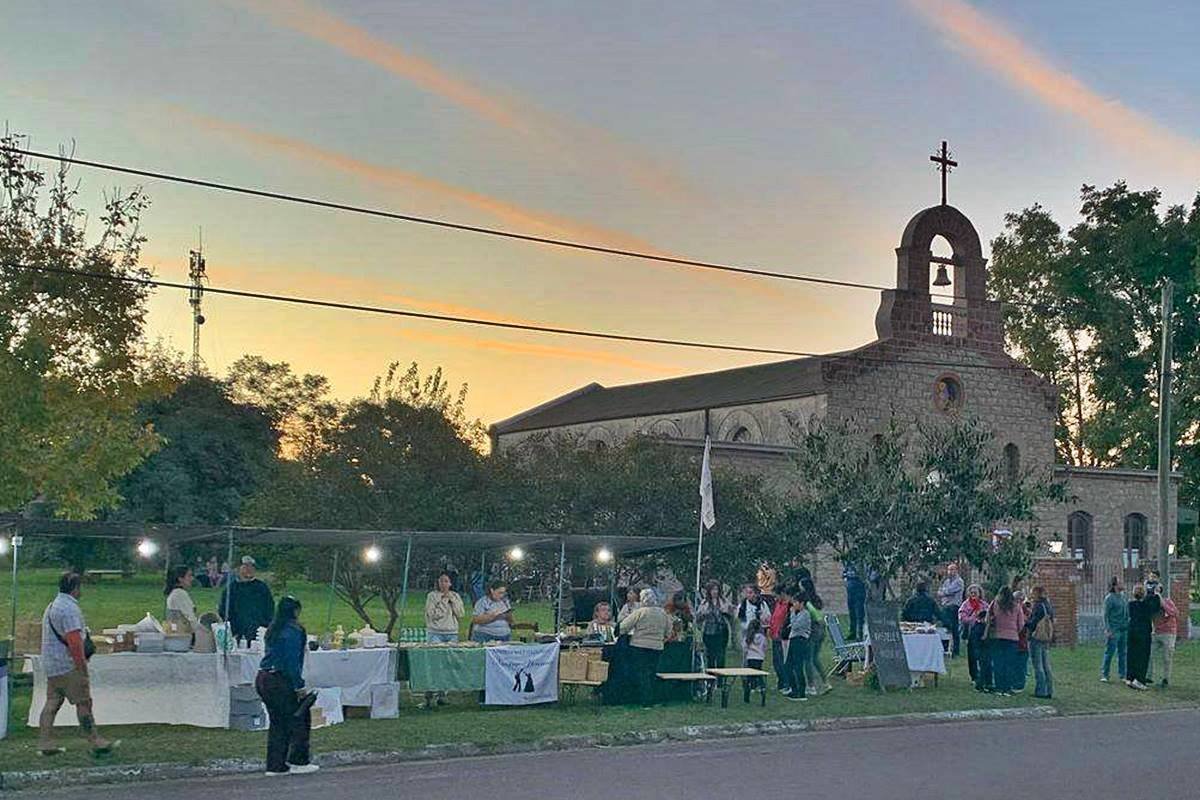 Visitantes y vecinos recorrieron la Feria en Saemana Santa.