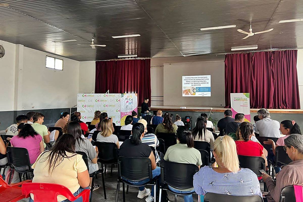Concurrido curso de manipulaci&oacute;n de alimentos.
