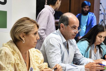 López presidió la reunión de Comisión de Legislación General. López presidió la reunión de Comisión de Legislación General.