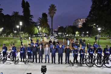 Incrementará la presencia policial en plazas y parques de toda la provincia. Incrementará la presencia policial en plazas y parques de toda la provincia.