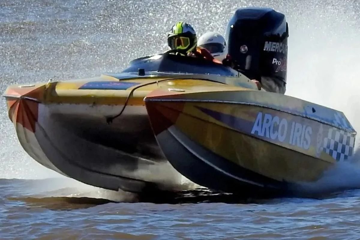 Lanchas de gran velocidad, en el Lago de Salto Grande.