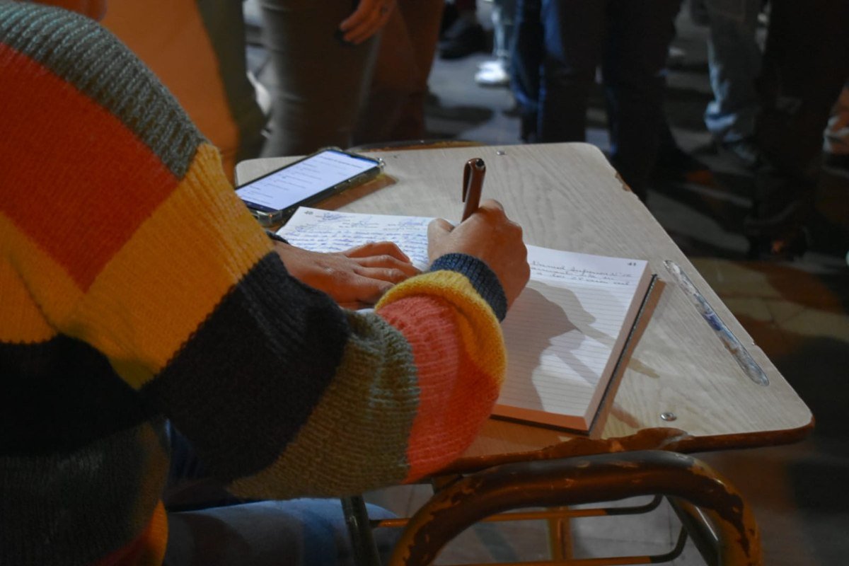La comunidad reclama por las condiciones edilicias de la Escuela Normal. La comunidad reclama por las condiciones edilicias de la Escuela Normal.