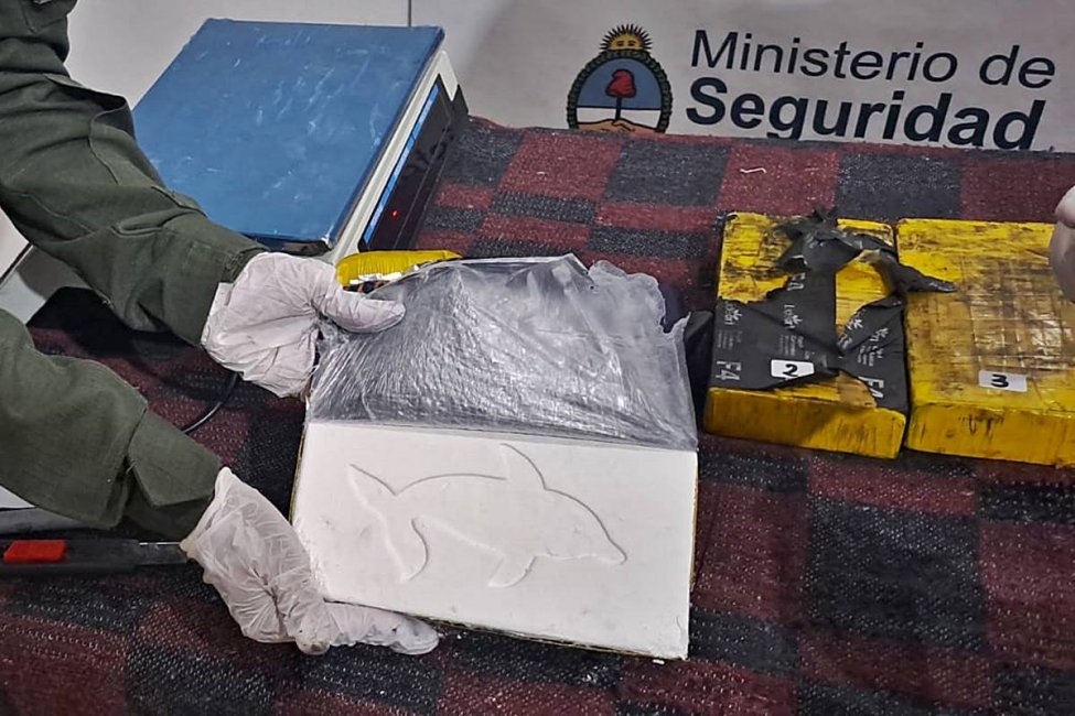 En un control de rutina Gendarmería incautó más de 5 kilos de cocaína identificada con un sello particular