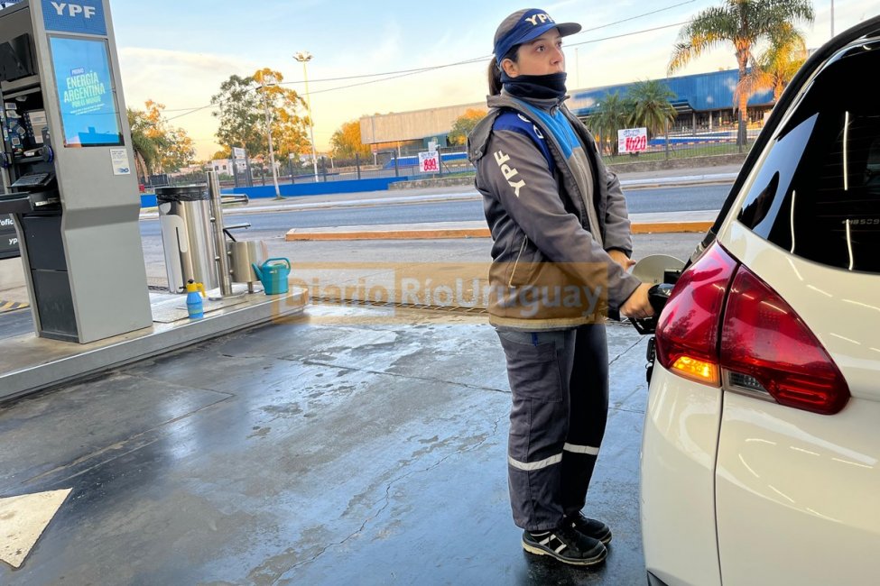 La petrolera YPF cumplió su anuncio y las pizarras de Concordia reflejan una baja en el precio de los combustibles