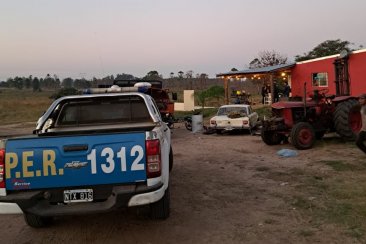 La policía encontró una considerable cantidad de droga en un domicilio. La policía encontró una considerable cantidad de droga en un domicilio.