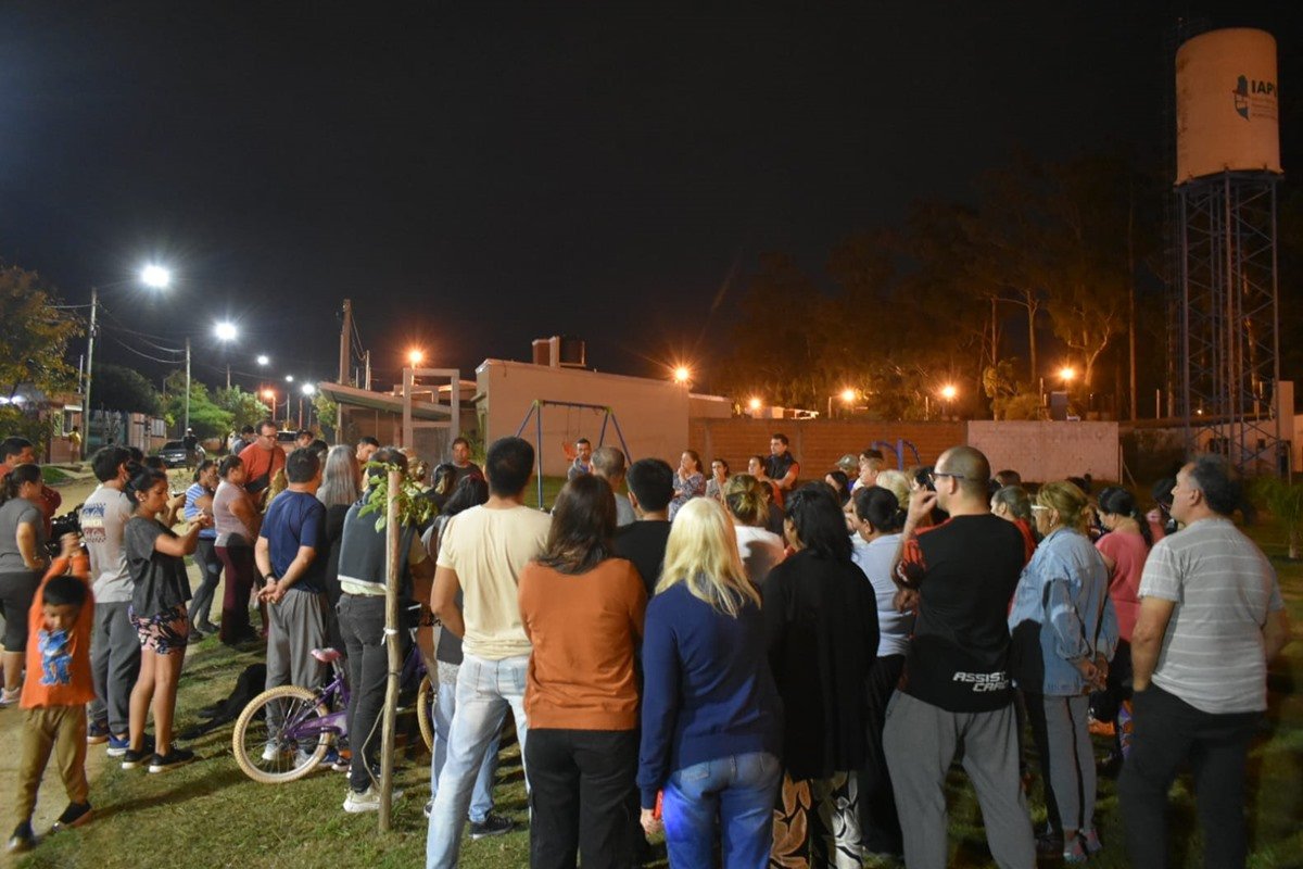 Cerca de 80 personas reunidas en la plazoleta de G. P&eacute;rez y Carlos Arias.