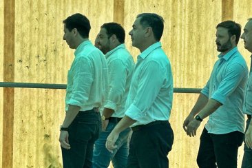 Los funcionarios,este viernes, recorriendo las instalaciones del hotel Ayuí Los funcionarios,este viernes, recorriendo las instalaciones del hotel Ayuí