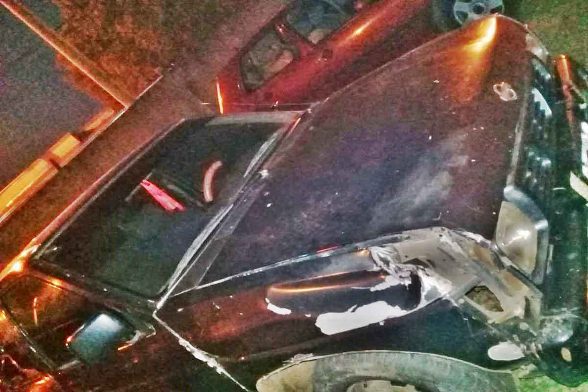 El conductor de la pick up se dio a la fuga luego del impacto.