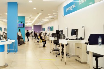 La justicia entrerriana obliga a Telecom a abrir un centro personalizado. La justicia entrerriana obliga a Telecom a abrir un centro personalizado.