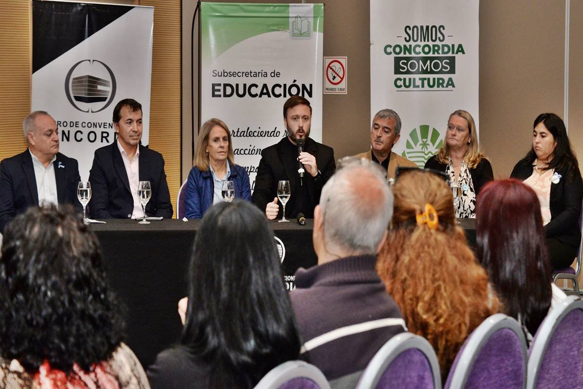 Azcu&eacute; present&oacute; la iniciativa en el Centro de Convenciones.