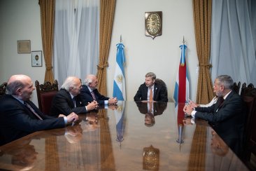 El gobernador remarcó “la importancia de mantener viva la memoria”. El gobernador remarcó “la importancia de mantener viva la memoria”.