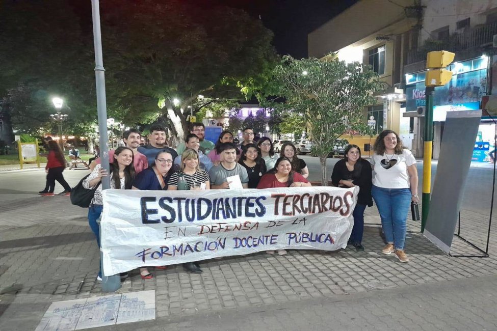 Convoca a participar de un "siluetazo" frente a la Departamental de Escuelas de Concordia