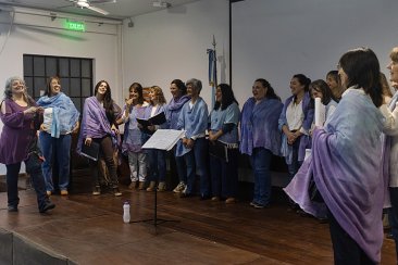 Cantoras de Agua dulce en una de sus presentaciones. Cantoras de Agua dulce en una de sus presentaciones.