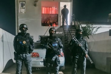 También impuso un embargo millonario sobre los bienes de cada uno. También impuso un embargo millonario sobre los bienes de cada uno.