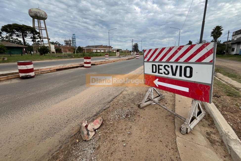 Avanza la obra de "isletas" y canteros en el acceso sur a la ciudad de Concordia