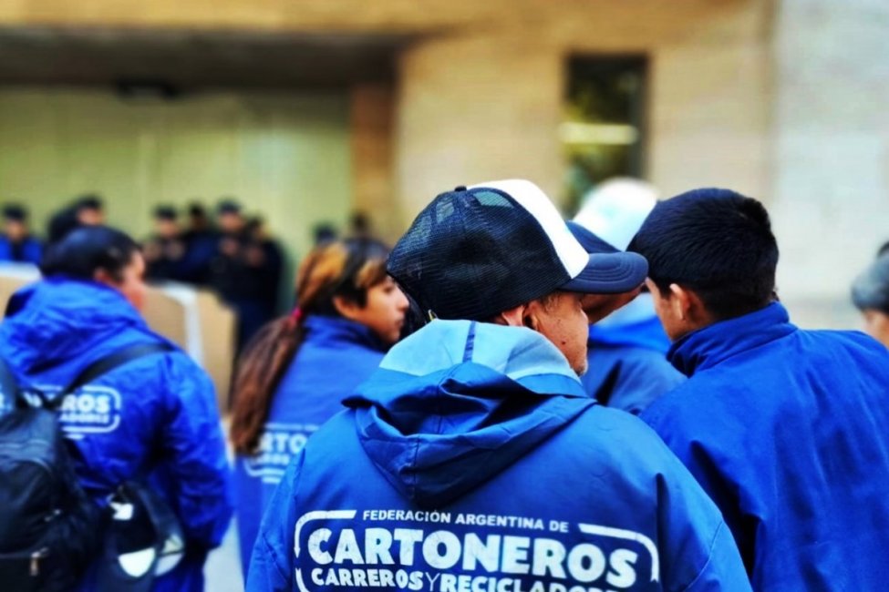 Trabajadores de la planta de reciclaje de la zona sur fueron recibidos por el intendente Francisco Azcue