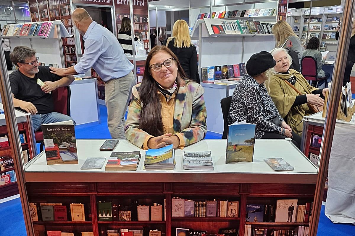 Sandra Patricia Galarza en la Feria del Libro. Sandra Patricia Galarza en la Feria del Libro.
