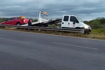 El despiste no obstaculizó el tránsito de la autovía. El despiste no obstaculizó el tránsito de la autovía.
