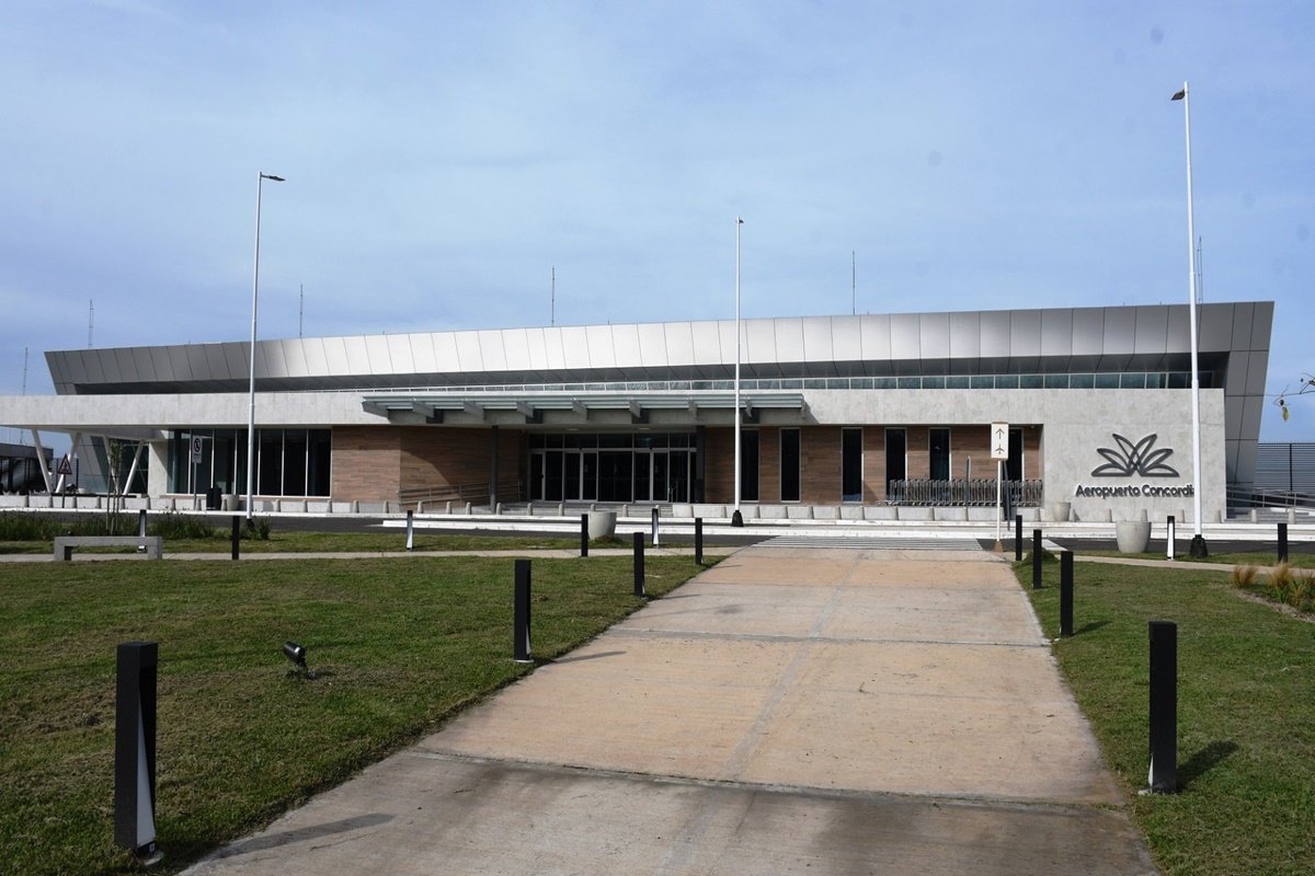 Buscan sumar equipamiento al aeropuerto local.