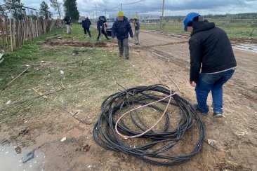 Los cables se disponían de manera subterránea y alimentaban dos instalaciones. Los cables se disponían de manera subterránea y alimentaban dos instalaciones.