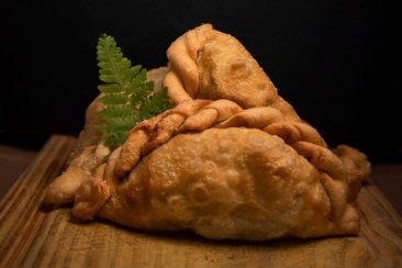 La empanada “sureña” y la “Concordia”, las dos variedades de "El Ciervo". La empanada “sureña” y la “Concordia”, las dos variedades de "El Ciervo".