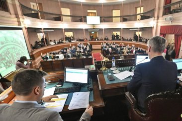 En Sesión Especial se derivó a comisión el proyecto de OSER. En Sesión Especial se derivó a comisión el proyecto de OSER.