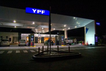 YPF ofrecerá un descuento durante la madrugada. YPF ofrecerá un descuento durante la madrugada.