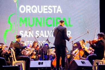 La propuesta incluye a 40 músicos en escena. La propuesta incluye a 40 músicos en escena.