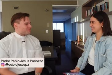 El Padre Pablo participó de un segmento religioso de una influencer mexicana. El Padre Pablo participó de un segmento religioso de una influencer mexicana.