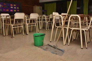 El ordenanza se desempeñaba en una escuela concordiense. El ordenanza se desempeñaba en una escuela concordiense.