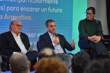 Mitchel en el Encuentro federal por una Argentina que produce. Mitchel en el Encuentro federal por una Argentina que produce.