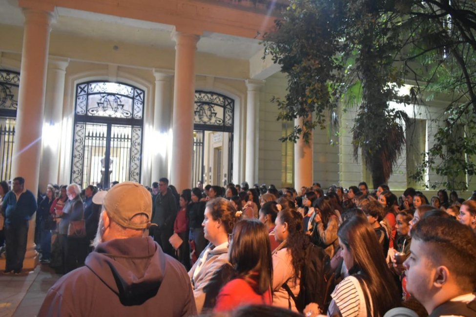 Las obras de la Escuela Normal podrían comenzar esta semana pero continúan los reclamos porque "la situación no da para más"