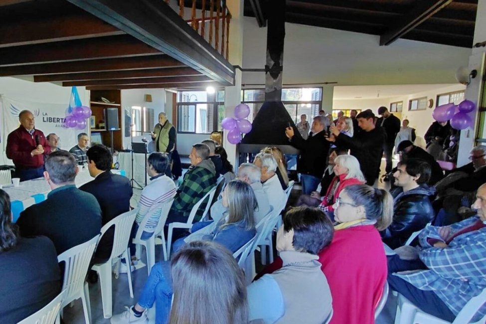 Con presencia de dirigentes provinciales y nacionales hubo reunión libertaria en el barrio Nébel