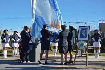 En su día se izó la Bandera en el Mastil Mayor de Los charrúas. En su día se izó la Bandera en el Mastil Mayor de Los charrúas.